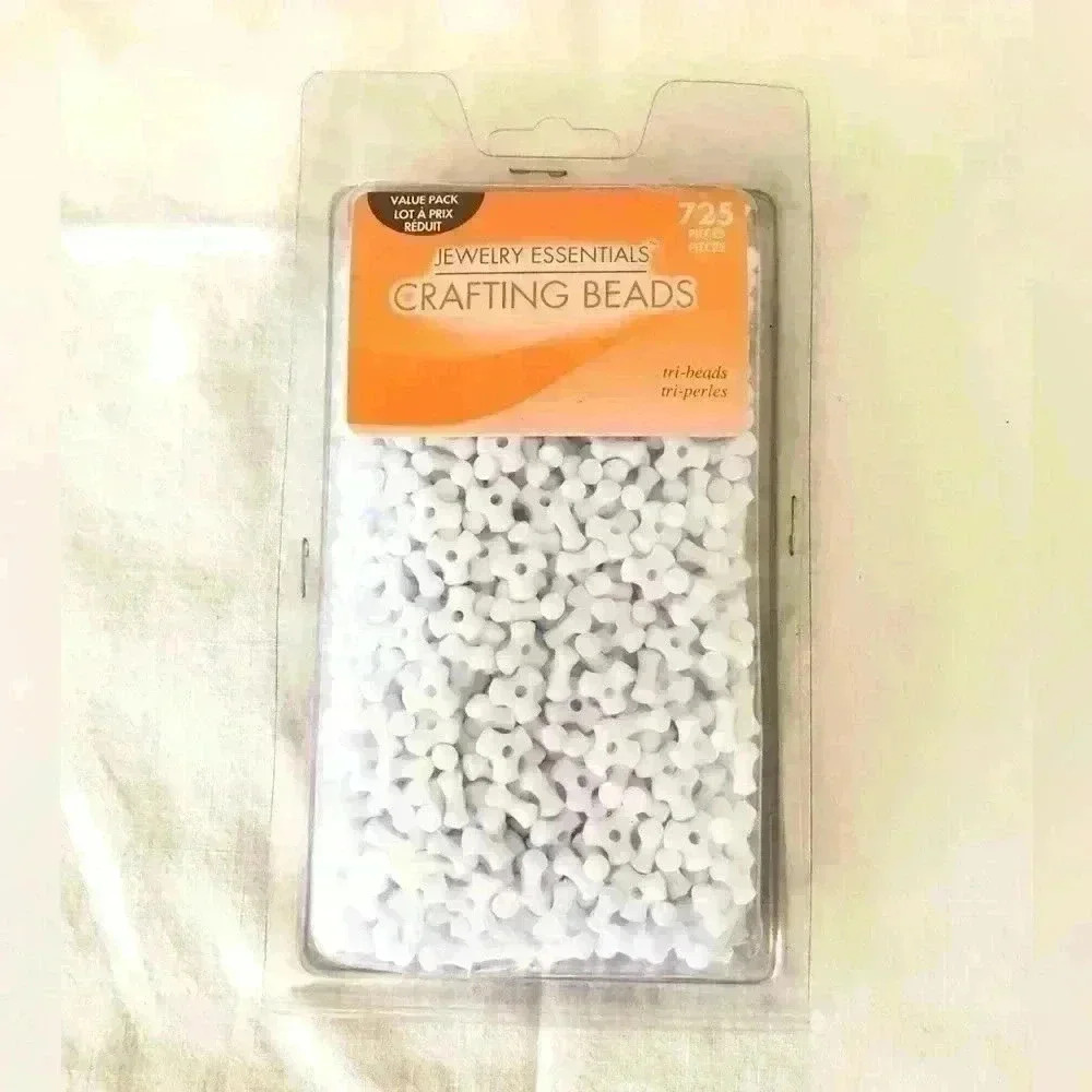 Jewerly essentials white crafting beads pack 725 pieces New in package